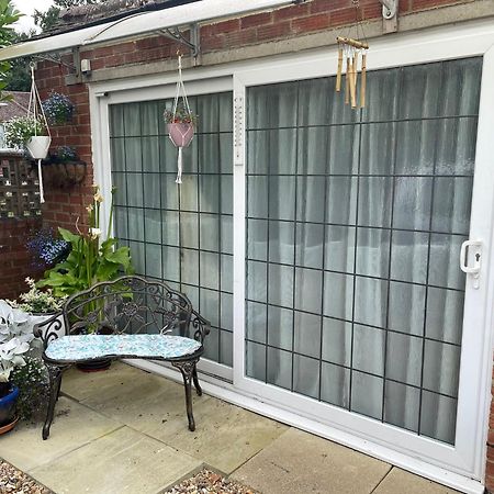 Jacaranda East Grinstead Exterior foto